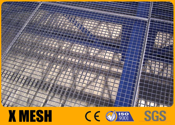 Les escaliers soudés plongés chauds de grille d'acier de T3 T4 T5 T6 du T2 T1 filètent Mesh Din 24531