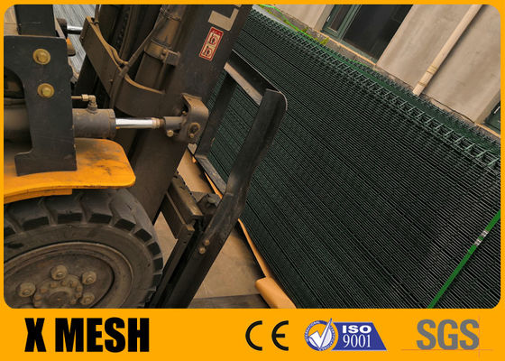 Le PVC vert de Mesh Fencing 690MPa en métal de force de soudure du vinyle 75% a enduit